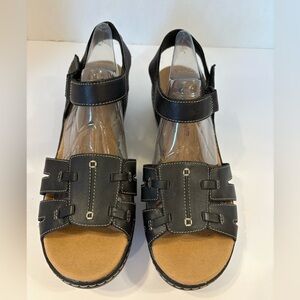 Clarks Delano Nila brown leather open toe sandals size 9